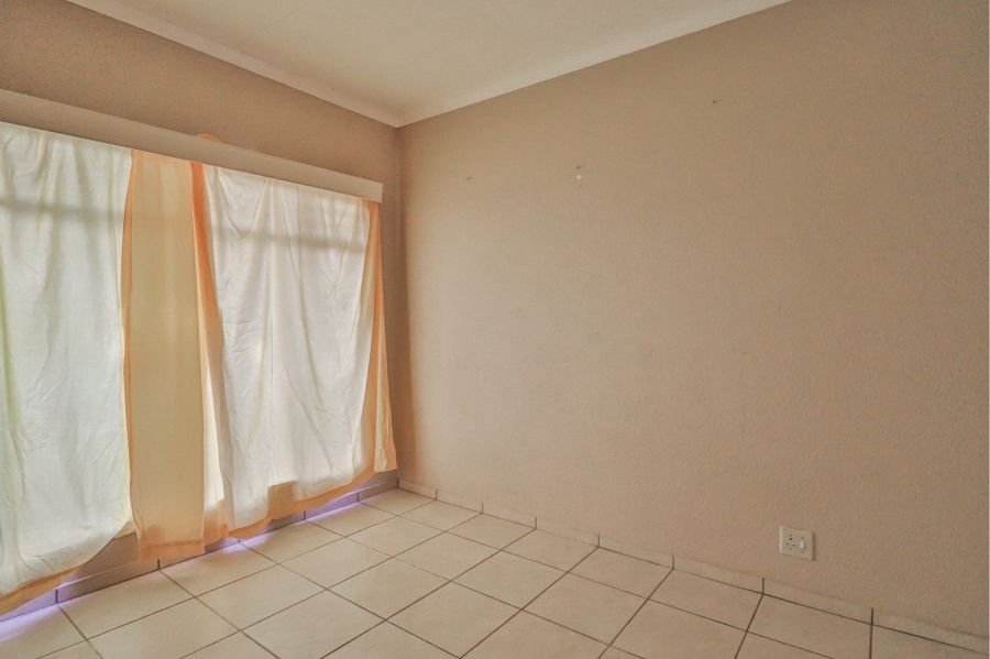 To Let 3 Bedroom Property for Rent in La Hoff North West